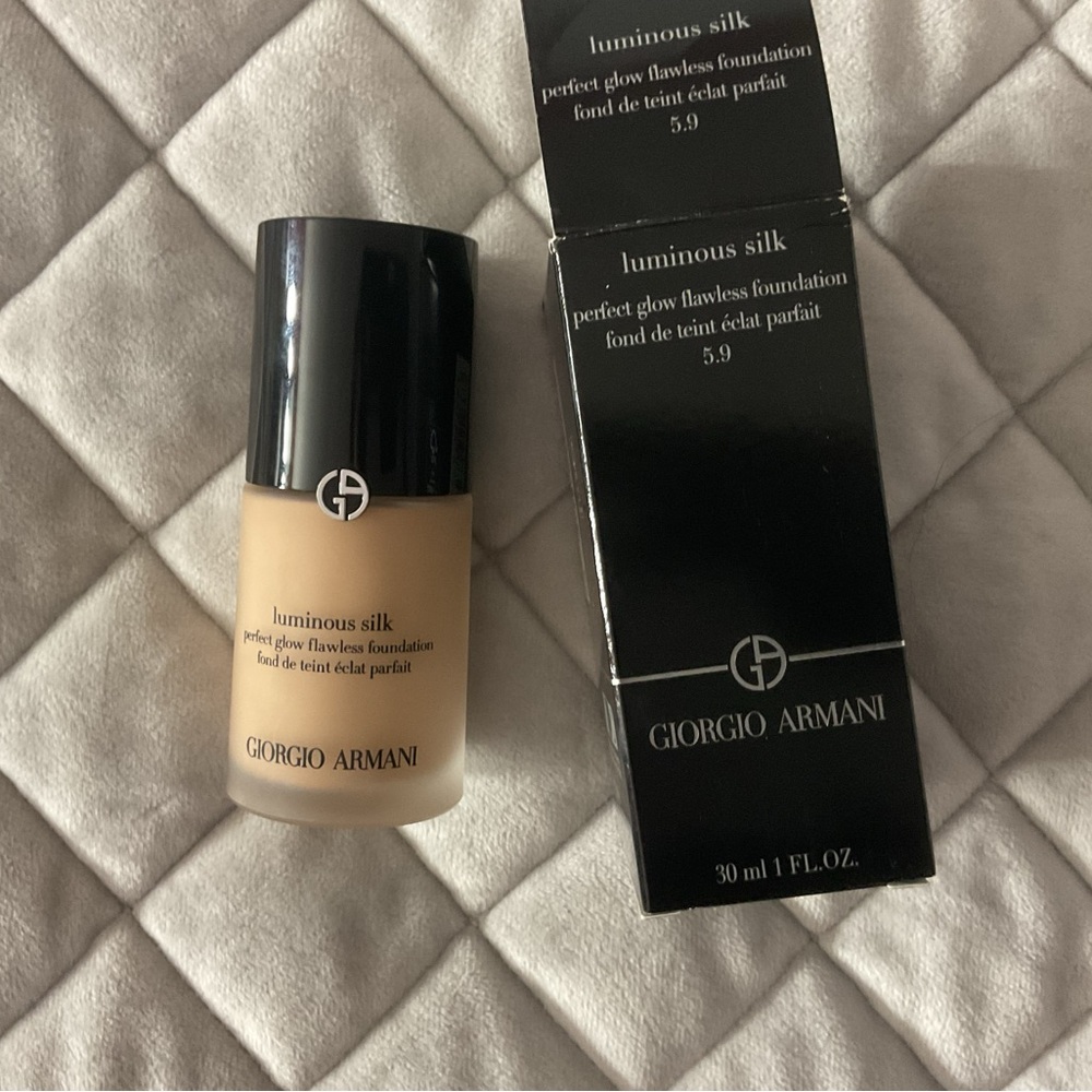 Giorgio Armani Luminous Silk Foundation -